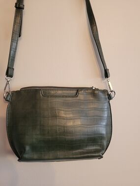 Women's Croc-Embossed Leather Crossbody Bag in Dark Green